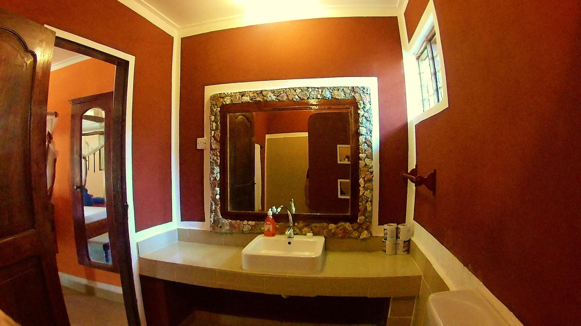 Waikiki Hotel 3*